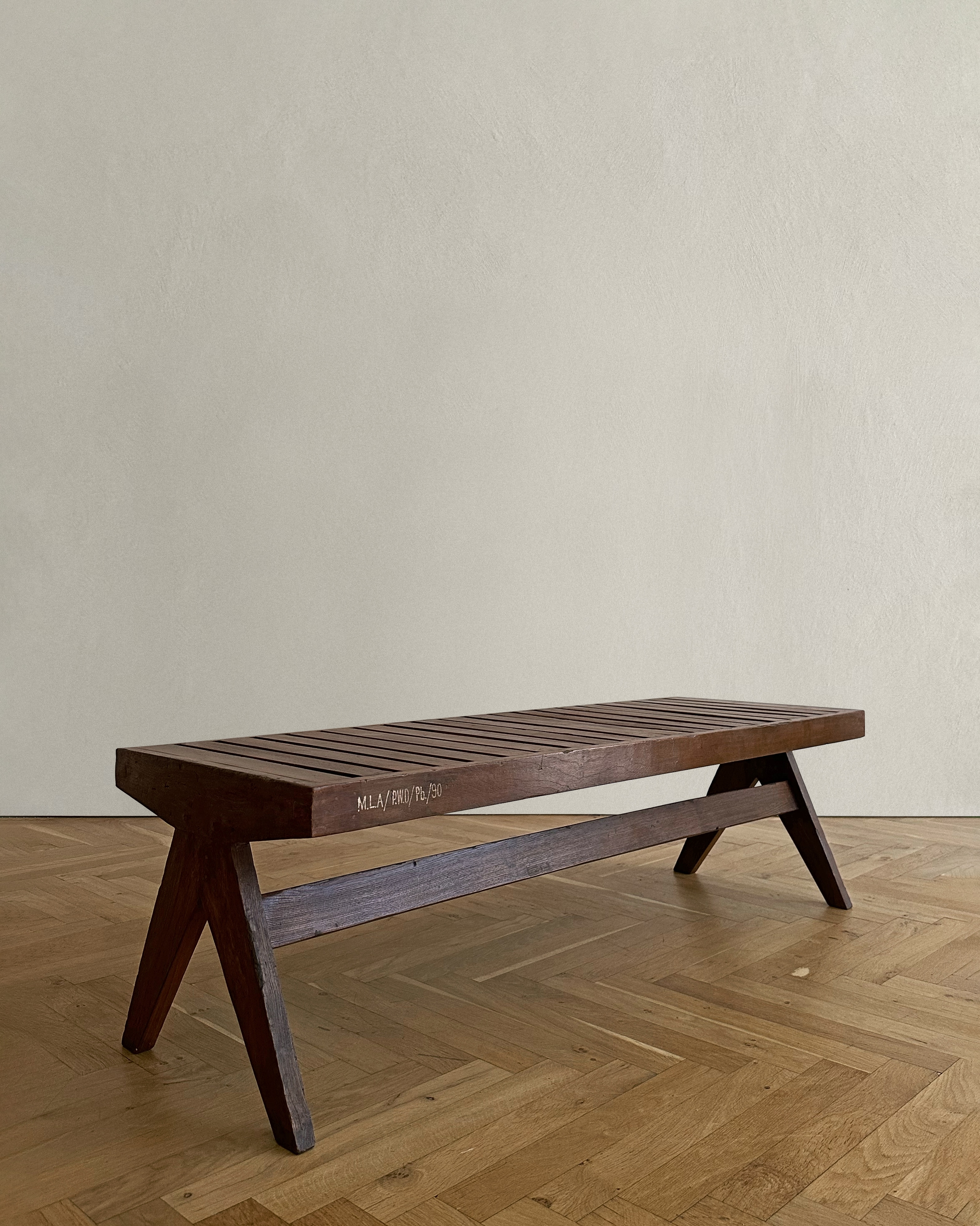 Pierre Jeanneret カタログレゾネ PIERRE JEANNERET, SLATTED BENCH, PJ-SI-33-E - RUBY ATELIER